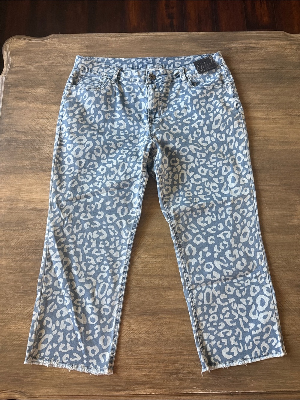 Ethyl Size 10 Light Blue Leopard Print Denim Jeans - Picture 2 of 6